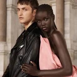 Donna Born in Roma Pour Elle